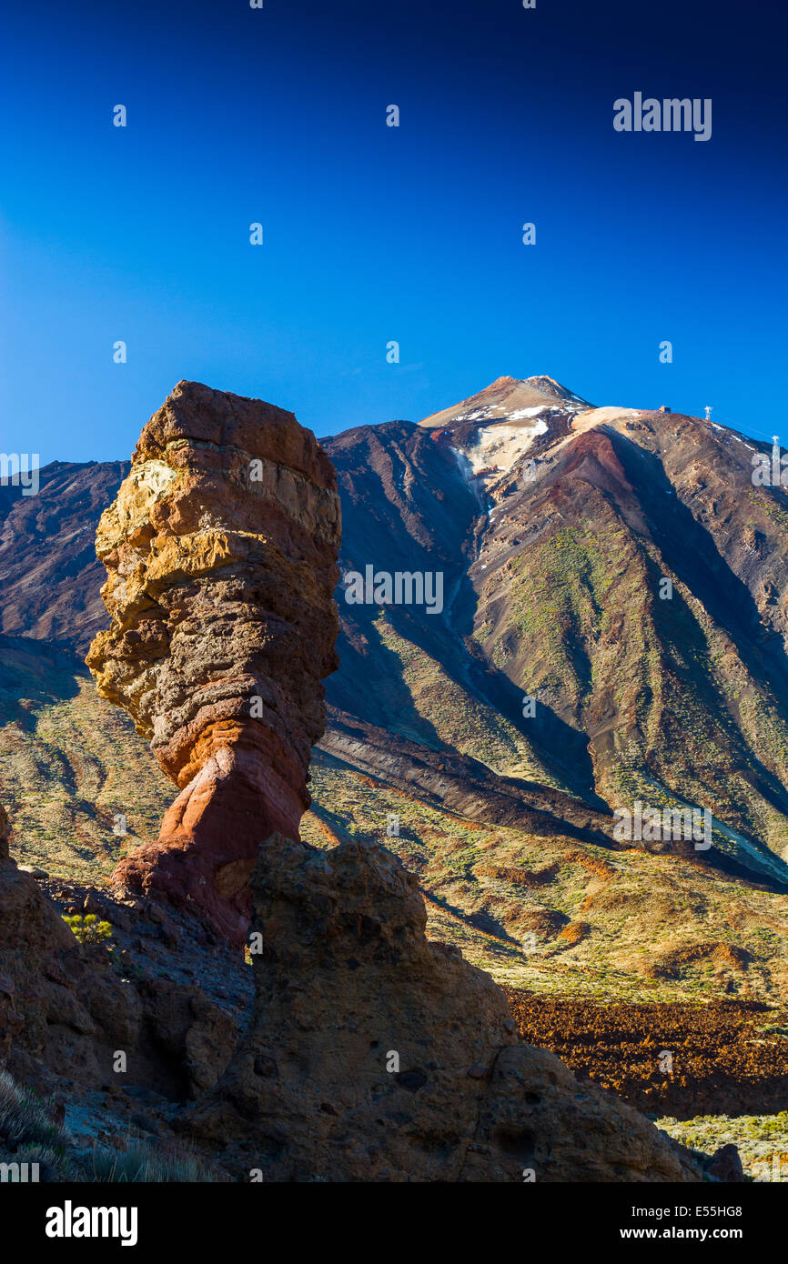 Roque Cinchado und Teide Vulkan. Teide-Nationalpark. La Orotava, Teneriffa, Kanarische Inseln, Atlantik, Spanien, Europa. Stockfoto