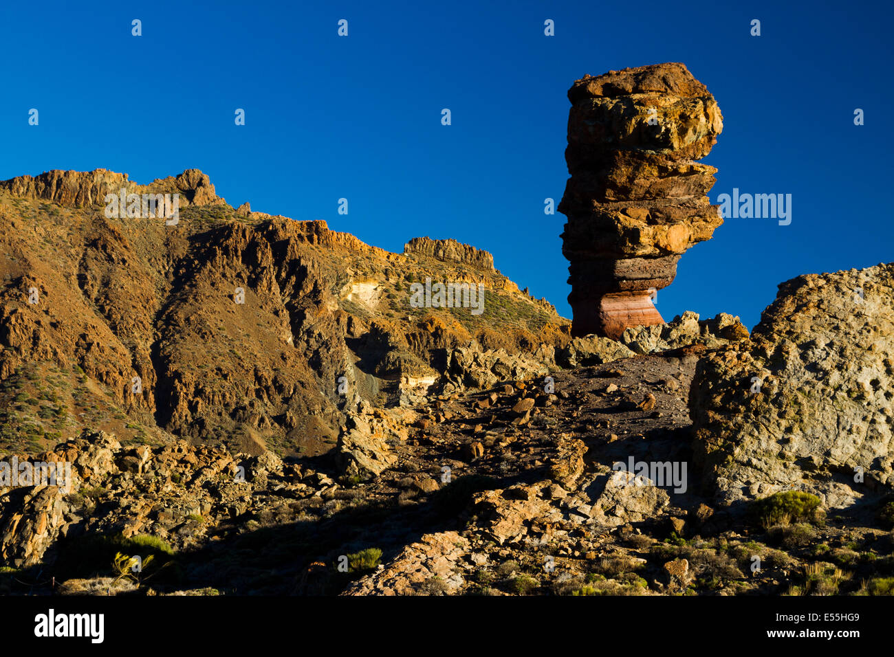 Roque Cinchado im Vulkan Teide. Teide-Nationalpark. La Orotava, Teneriffa, Kanarische Inseln, Atlantik, Spanien, Europa. Stockfoto