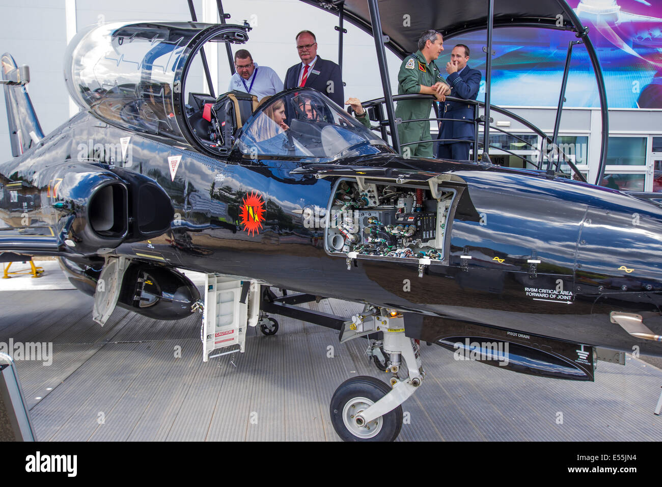 ZK011 BAE Hawk T.2 BAE Systems bei Farnborough International Air Show 15. Juli 2014 Stockfoto