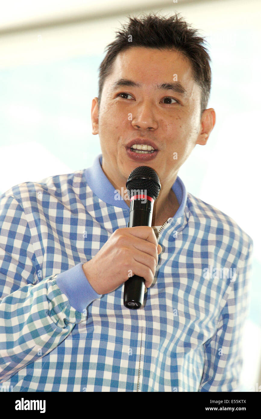 Hikari Ota(Bakusho-Mondai), 18. Juli 2014: Chiba, Japan - spricht Hikari Ota Mitglied das Komiker-Duo Bakusho Mondai während der Eröffnungsfeier der "Space Expo 2014" auf der Makuhari Messe am 18. Juli 2014. Die Space Expo 2014 ist die Asienpremiere des NASA Human Adventure von der NASA, das bringt eine Chronik der Weltraum-Missionen der NASAs sowie Japan Aerospace Exploration Agency "JAXA" eigene Missionen Japan. Die Expo findet vom 19. Juli bis 23. September statt. © Rodrigo Reyes Marin/AFLO/Alamy Live-Nachrichten Stockfoto