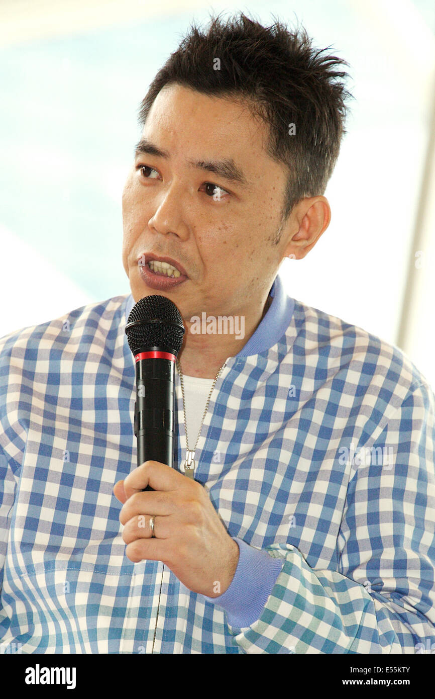 Hikari Ota(Bakusho-Mondai), 18. Juli 2014: Chiba, Japan - spricht Hikari Ota Mitglied das Komiker-Duo Bakusho Mondai während der Eröffnungsfeier der "Space Expo 2014" auf der Makuhari Messe am 18. Juli 2014. Die Space Expo 2014 ist die Asienpremiere des NASA Human Adventure von der NASA, das bringt eine Chronik der Weltraum-Missionen der NASAs sowie Japan Aerospace Exploration Agency "JAXA" eigene Missionen Japan. Die Expo findet vom 19. Juli bis 23. September statt. © Rodrigo Reyes Marin/AFLO/Alamy Live-Nachrichten Stockfoto