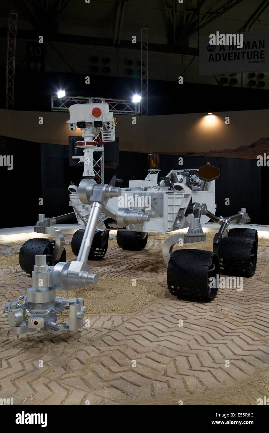 Chiba, Japan. 18. Juli 2014. Ein lebensgroßes Modell der NASA Mars Science Laboratory "Neugier" (Nachbau) auf der Space Expo 2014 in Makuhari Messe am 18. Juli 2014. Die Space Expo 2014 ist die Asien-Premiere "NASA menschliche Abenteuer", das nach Japan eine Chronik der Weltraum-Missionen der NASAs sowie Japan Aerospace Exploration Agency "JAXA" eigene Missionen bringt. Die Expo findet vom 19. Juli bis 23. September statt. © Rodrigo Reyes Marin/AFLO/Alamy Live-Nachrichten Stockfoto