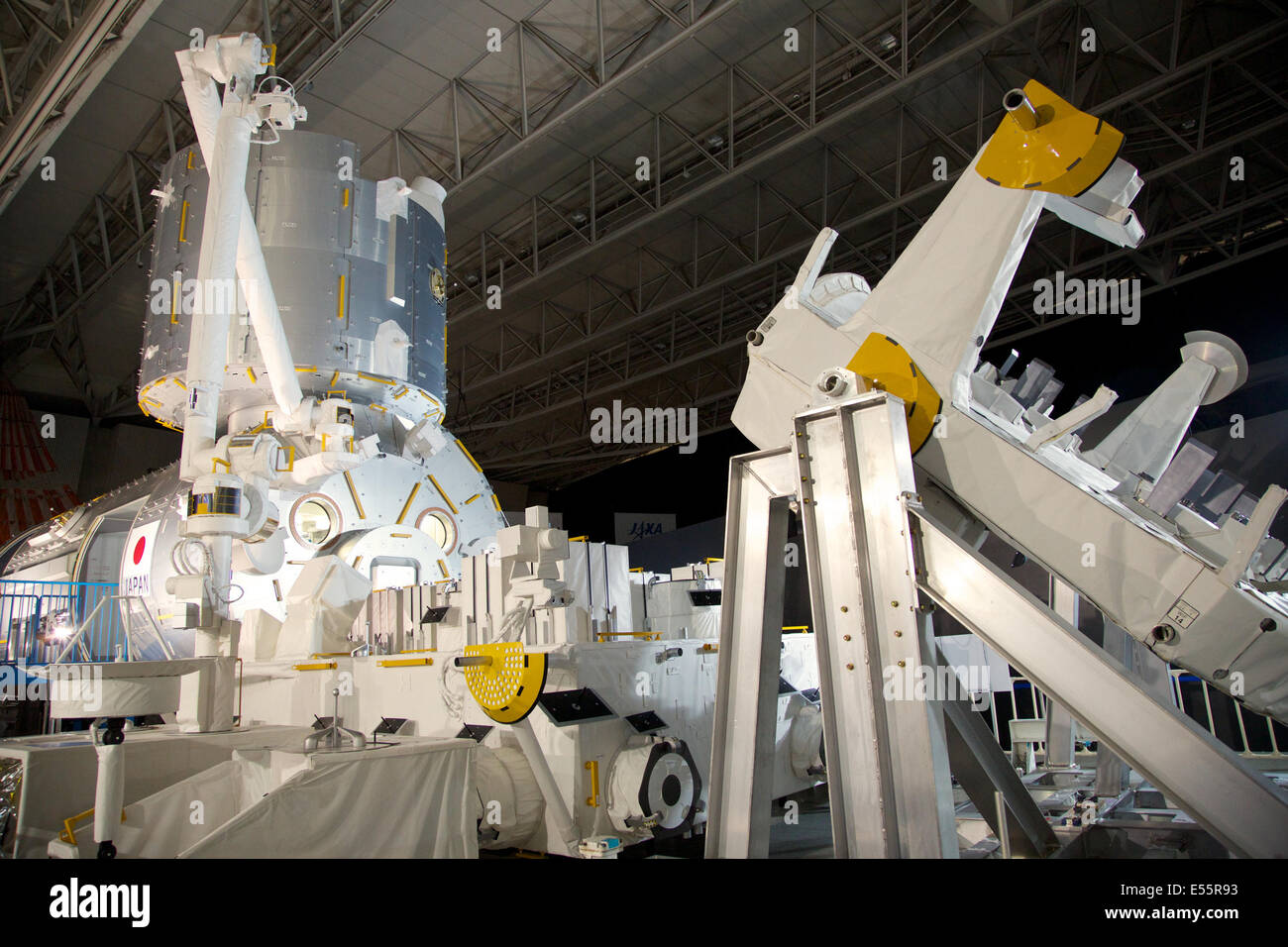 Chiba, Japan. 18. Juli 2014. Ein lebensgroßes Modell des japanisches Experiment-Modul "Kibo" (Nachbau) während der Pressekonferenz auf der Space Expo 2014 in Makuhari Messe am 18. Juli 2014. Die Space Expo 2014 ist die Asien-Premiere "NASA menschliche Abenteuer", das nach Japan eine Chronik der Weltraum-Missionen der NASAs sowie Japan Aerospace Exploration Agency "JAXA" eigene Missionen bringt. Die Expo findet vom 19. Juli bis 23. September statt. © Rodrigo Reyes Marin/AFLO/Alamy Live-Nachrichten Stockfoto