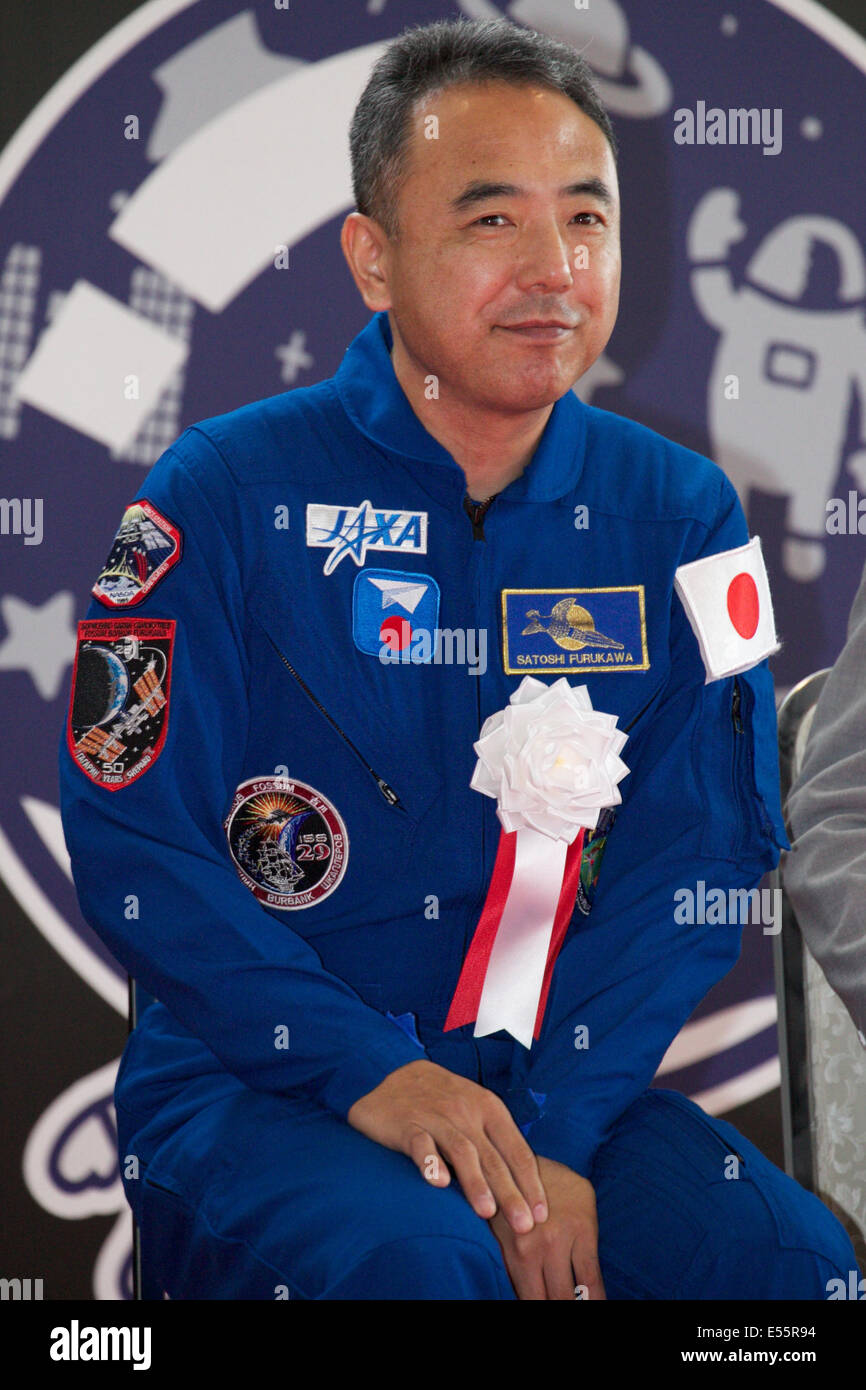 Chiba, Japan. 18. Juli 2014. Satoshi Furukawa, Astronaut der JAXA besucht die Eröffnungsfeier der "Space Expo 2014" auf der Makuhari Messe am 18. Juli 2014. Die Space Expo 2014 ist die Asien-Premiere von "NASA Human Adventure" von der NASA, das bringt eine Chronik der Weltraum-Missionen der NASAs sowie Japan Aerospace Exploration Agency "JAXA" eigene Missionen Japan. Die Expo findet vom 19. Juli bis 23. September statt. © Rodrigo Reyes Marin/AFLO/Alamy Live-Nachrichten Stockfoto