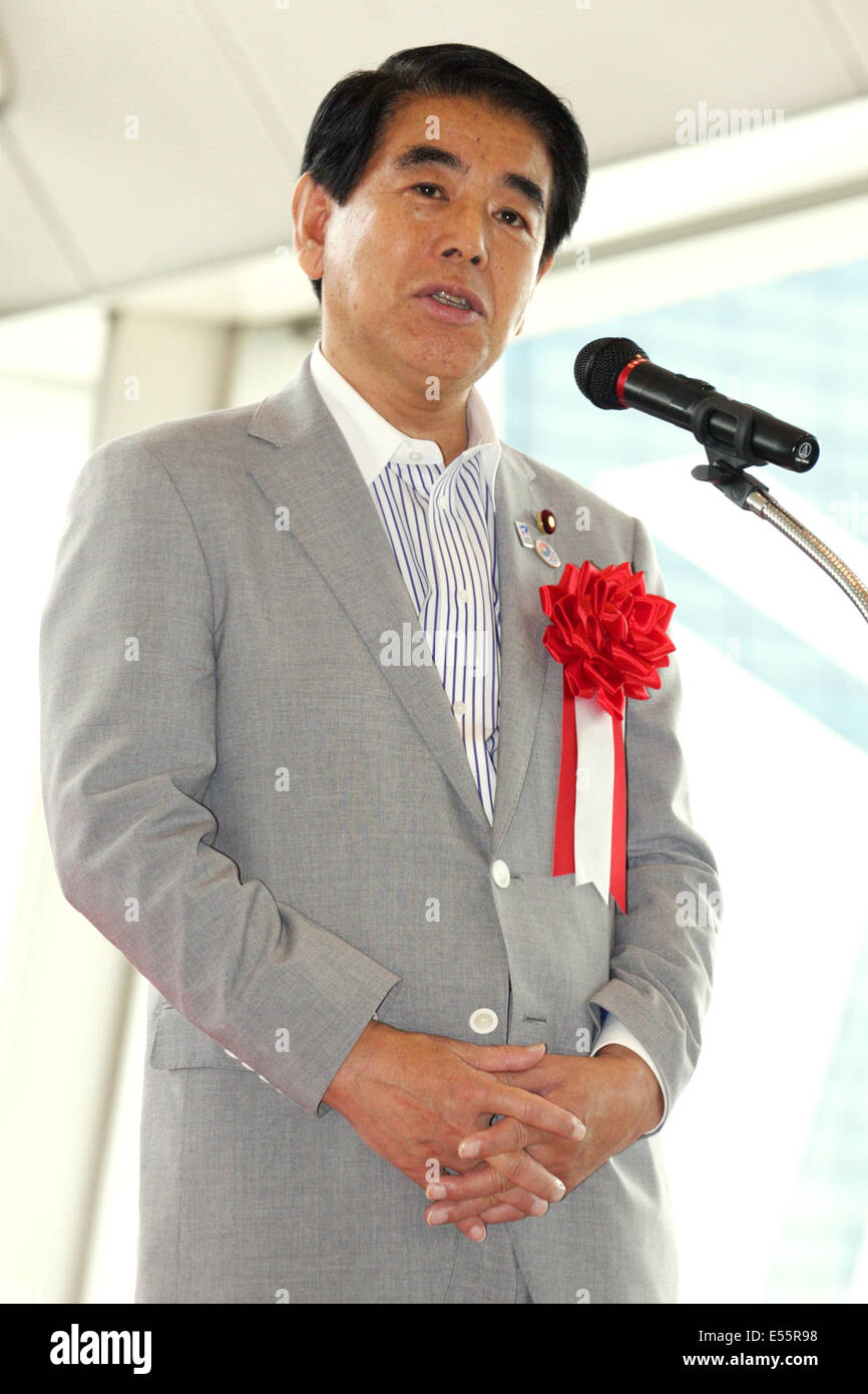 Chiba, Japan. 18. Juli 2014. Hakubun Shimoura, spricht Politiker der Liberal-Demokratischen Partei und Mitglied des House Of Representatives in der Ernährung während der Eröffnungsfeier der "Space Expo 2014" auf der Makuhari Messe am 18. Juli 2014. Die Space Expo 2014 ist die Asien-Premiere von "NASA Human Adventure" von der NASA, das bringt eine Chronik der Weltraum-Missionen der NASAs sowie Japan Aerospace Exploration Agency "JAXA" eigene Missionen Japan. Die Expo findet vom 19. Juli bis 23. September statt. © Rodrigo Reyes Marin/AFLO/Alamy Live-Nachrichten Stockfoto