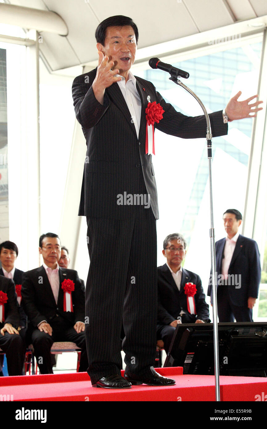 Chiba, Japan. 18. Juli 2014. Kensaku Morita, Gouverneur der Präfektur Chiba spricht bei der Eröffnungsfeier der "Space Expo 2014" auf der Makuhari Messe am 18. Juli 2014. Die Space Expo 2014 ist die Asien-Premiere von "NASA Human Adventure" von der NASA, das bringt eine Chronik der Weltraum-Missionen der NASAs sowie Japan Aerospace Exploration Agency "JAXA" eigene Missionen Japan. Die Expo findet vom 19. Juli bis 23. September statt. © Rodrigo Reyes Marin/AFLO/Alamy Live-Nachrichten Stockfoto
