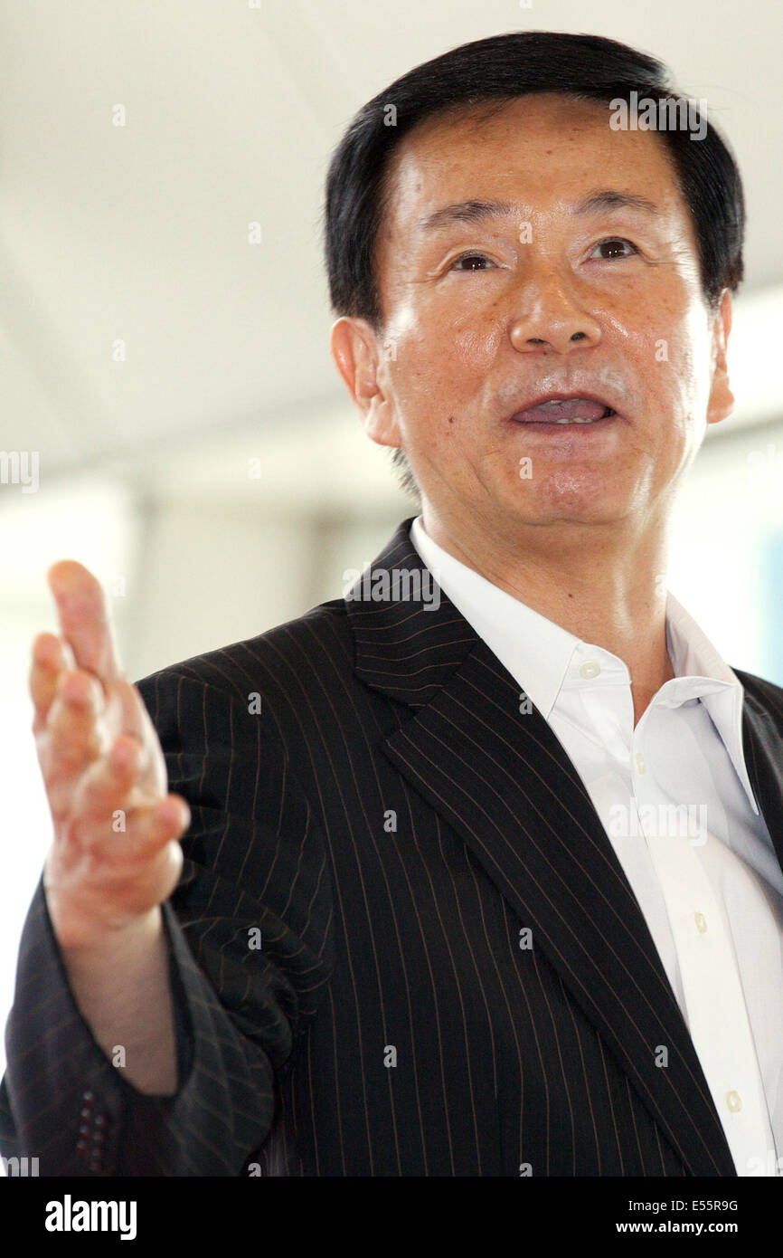 Chiba, Japan. 18. Juli 2014. Kensaku Morita, Gouverneur der Präfektur Chiba spricht bei der Eröffnungsfeier der "Space Expo 2014" auf der Makuhari Messe am 18. Juli 2014. Die Space Expo 2014 ist die Asien-Premiere von "NASA Human Adventure" von der NASA, das bringt eine Chronik der Weltraum-Missionen der NASAs sowie Japan Aerospace Exploration Agency "JAXA" eigene Missionen Japan. Die Expo findet vom 19. Juli bis 23. September statt. © Rodrigo Reyes Marin/AFLO/Alamy Live-Nachrichten Stockfoto