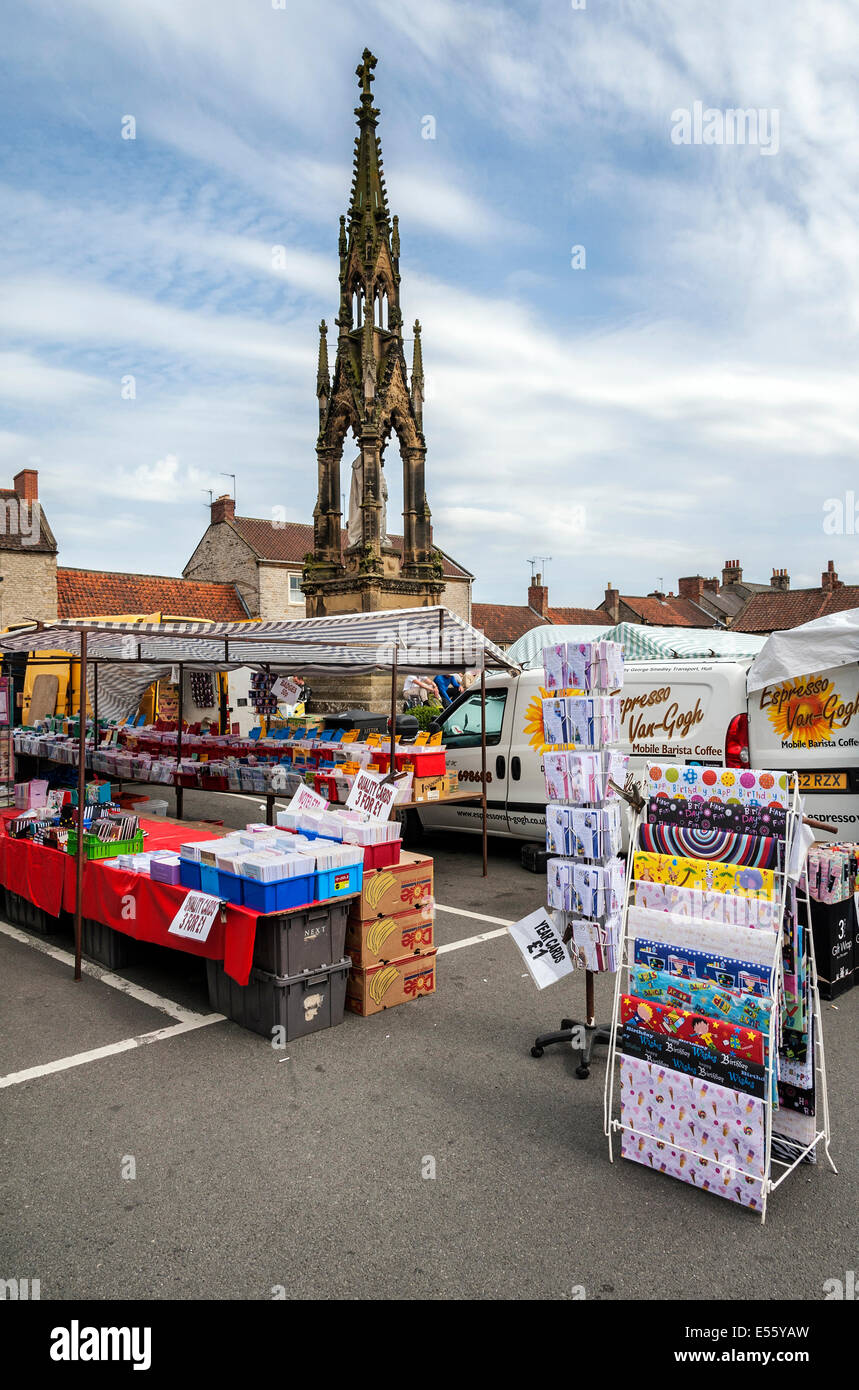 Bunte Marktstände im Helmsley Freitagsmarkt Stockfoto