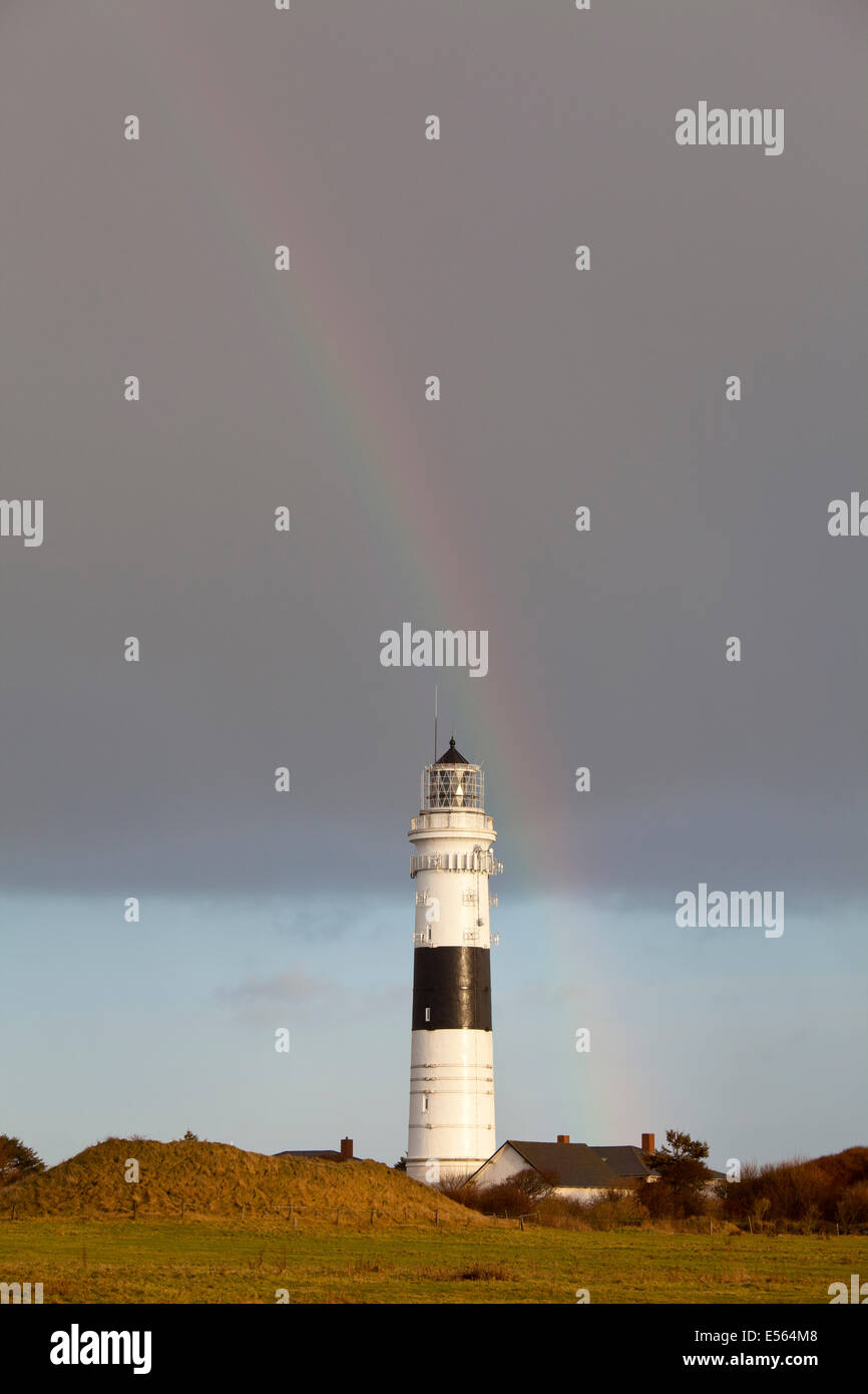 Regenbogen über den Leuchtturm Kampen auch Red Cliff Leuchtturm Kampen, Sylt, Nordfriesischen Inseln, Schleswig-Holstein, Deutschland Stockfoto