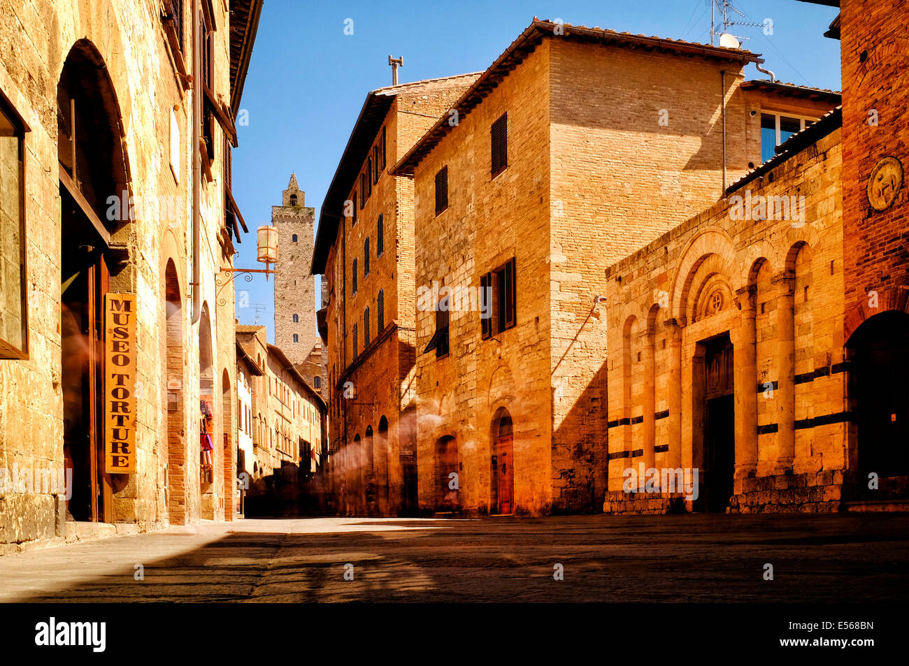 Via San Giovanni, San Gimignano, Italien Stockfoto