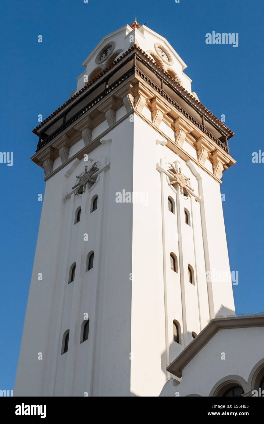 Glockenturm der Basilika von Candelaria auf Teneriffa, Kanarische Inseln, Spanien. Stockfoto