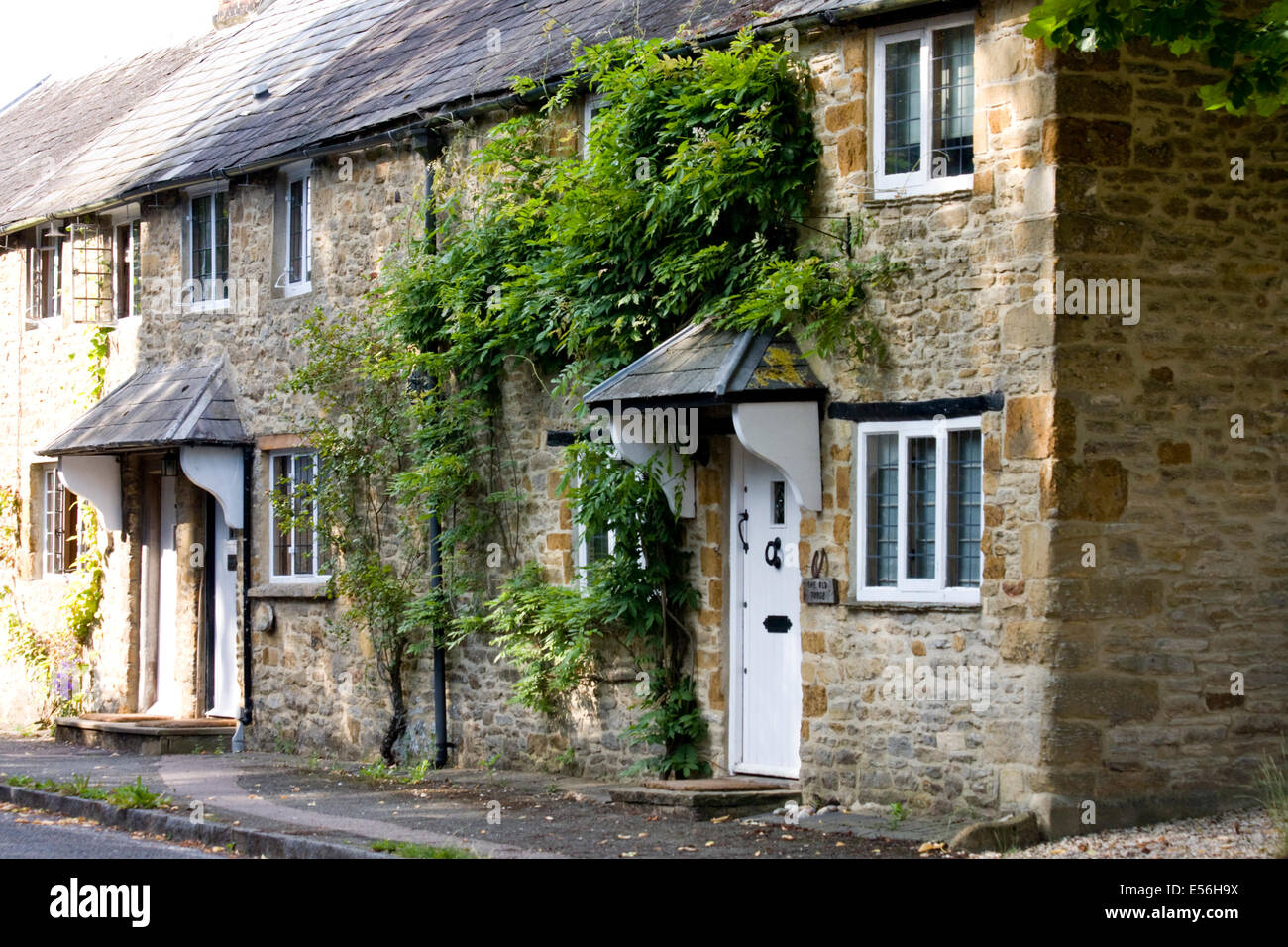 Ferienhäuser in Sandford St Martin, Oxfordshire, England Stockfoto