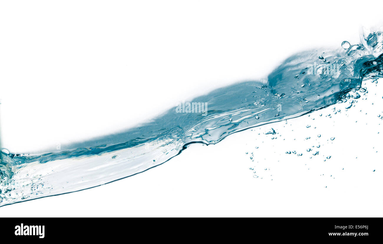 Wasser Spritzen isoliert auf weiss. Nahaufnahme von Spritzer Wasser bilden Blütenform, isoliert auf weißem Hintergrund. Stockfoto