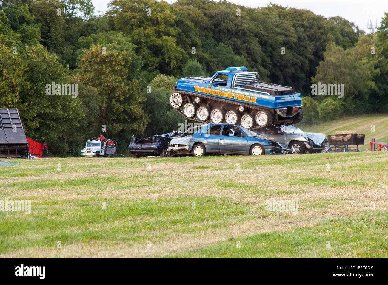 Thundertrax-Monster-Truck bei Scott's Mai waghalsige Stuntshow, Matterley Schüssel, Winchester, Hampshire, England. Stockfoto