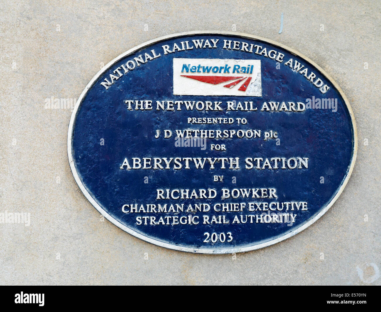 National Railway Heritage Awards Plaque am Bahnhof in Aberythwyth präsentiert J D Gasthaus Wales UK Stockfoto