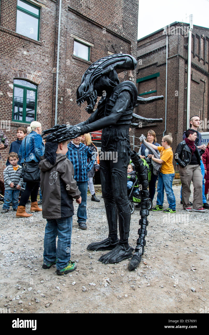 Raum-Ritter Fantasy-Veranstaltung, Tagung des fantastischen Rollenspieler ab alle Typ Cast von Science Fiction Filme "Alien vs. Predator" Stockfoto