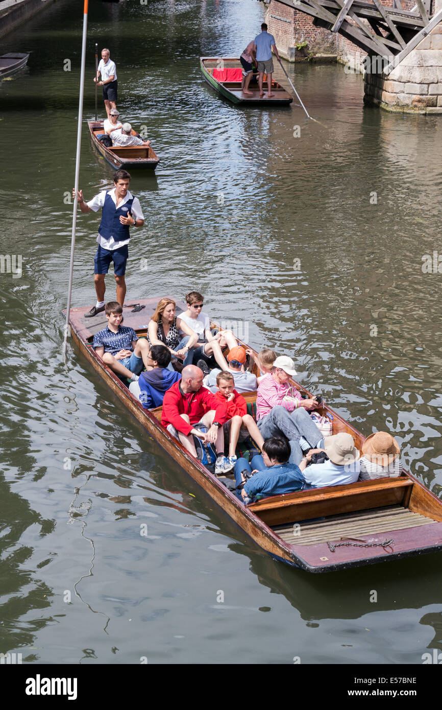 Bootfahren auf dem Fluss Cam in Cambridge Stockfoto