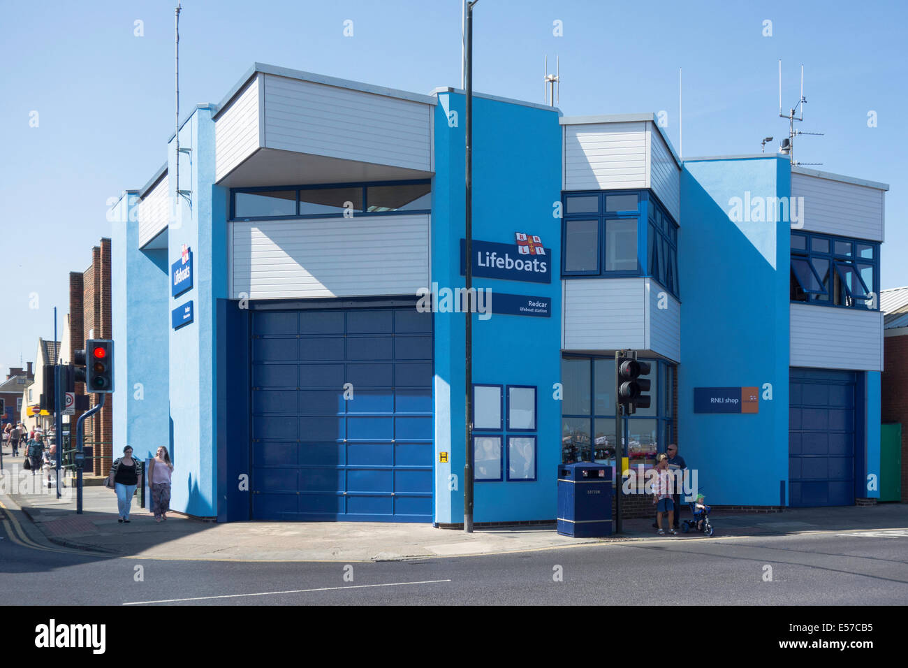 RNLI Lifeboat Station, Redcar, Cleveland, UK neu lackiert 2014 Stockfoto