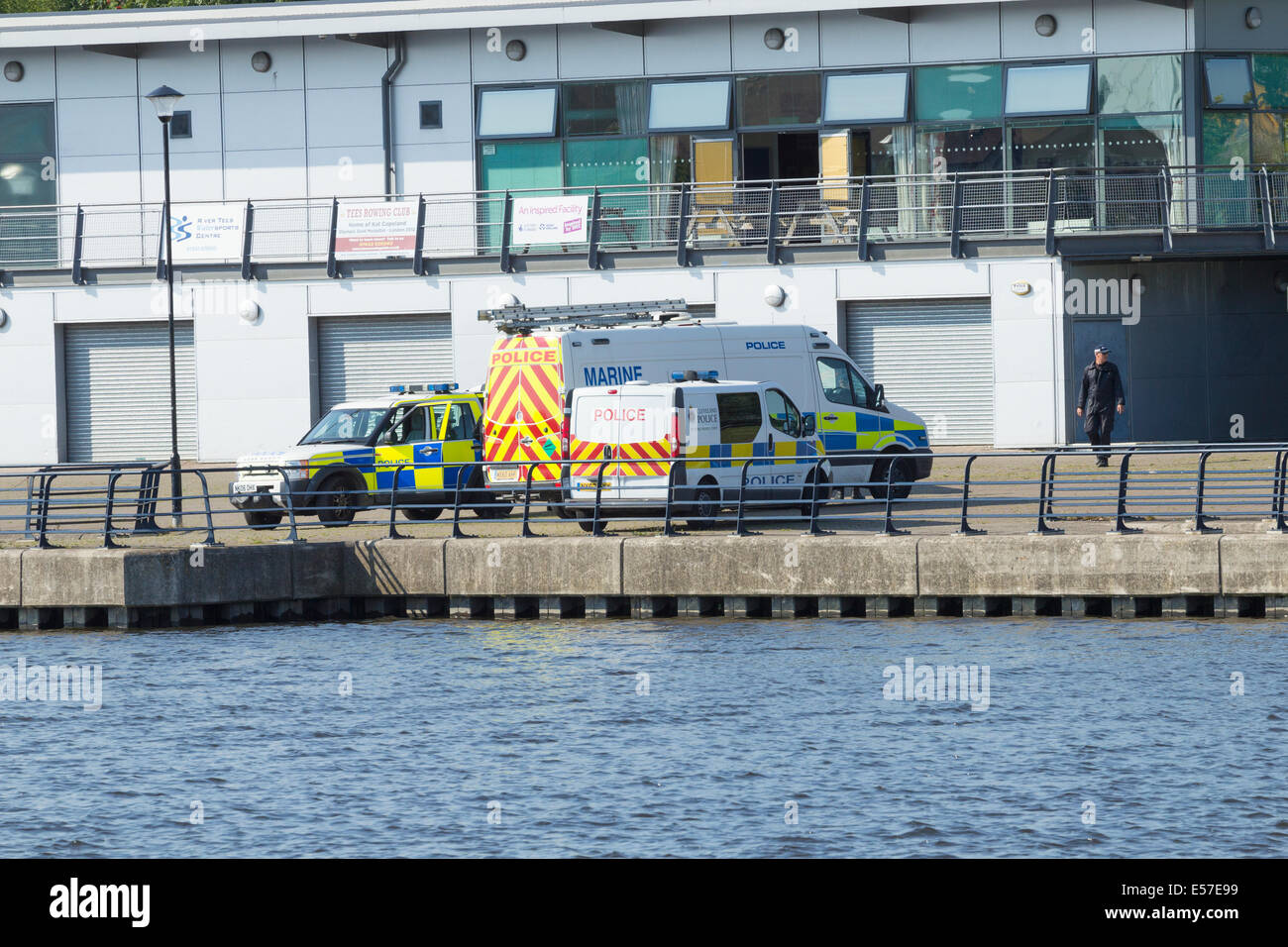 Stockton on Tees, England, Vereinigtes Königreich. 22. Juli 2014. Polizei-Suche geht weiter für fehlende Schwimmer, genannt als 19-Year-Old David Zikhali, der gemeldet wird, in Schwierigkeiten, die versuchen, über den Fluss Tees mit Freunden am Montagabend zu schwimmen zu haben. UPDATE-Suche hat abgesagt wurde, für den Tag (Dienstag 22.) & wird morgen fortgesetzt. Bildnachweis: ALANDAWSONPHOTOGRAPHY/Alamy Live-Nachrichten Stockfoto