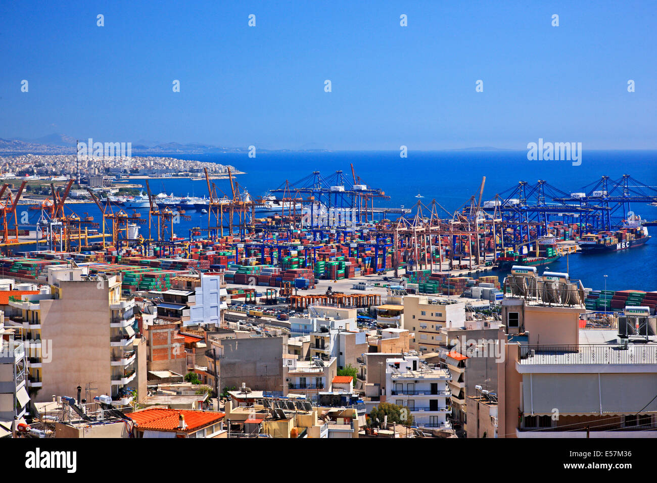 Die Container-Terminal in Perama, Piräus, Neo Ikonio, Attika, Griechenland. Stockfoto