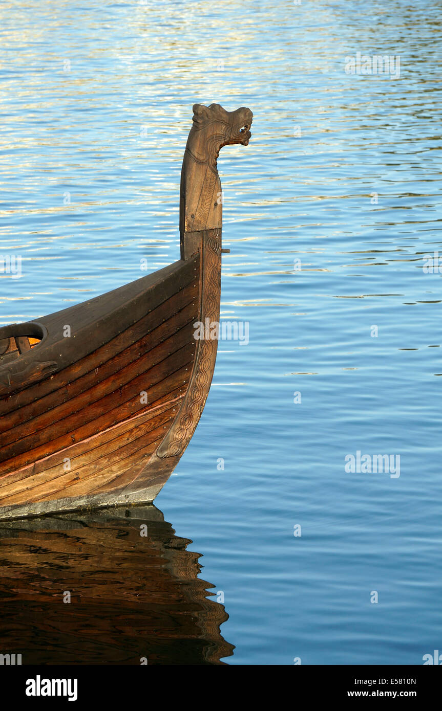 Bow Galionsfigur der Munin, eine Nachbildung der norwegischen Wikinger Schiff Gokstad, Kulturerbe-Hafen, Vancouver, BC, Kanada Stockfoto
