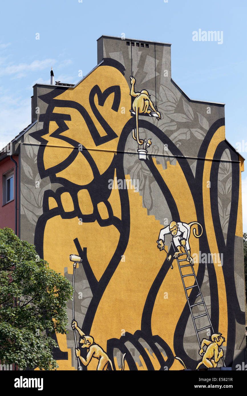 Kleine Affen malen eine riesige Affe auf eine Hauswand, Wandbild, street-Art, Düsseldorf, Nordrhein-Westfalen, Deutschland Stockfoto