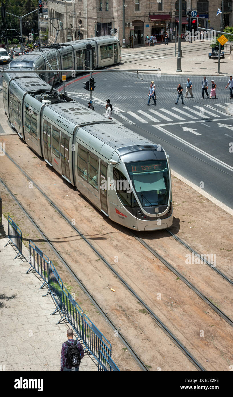 Die Stadtbahn Jerusalem gesehen von oben der alten Stadtmauer Stockfoto