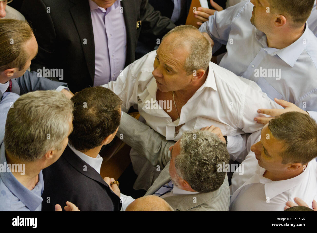 Kiew, Ukraine. 23. Juli 2014.  Ukrainische Parlamentsabgeordnete ersatzgeschwächt während einer Sitzung im Parlament in Kiew Credit: Sergii Kharchenko/NurPhoto/ZUMA Draht/Alamy Live News Stockfoto