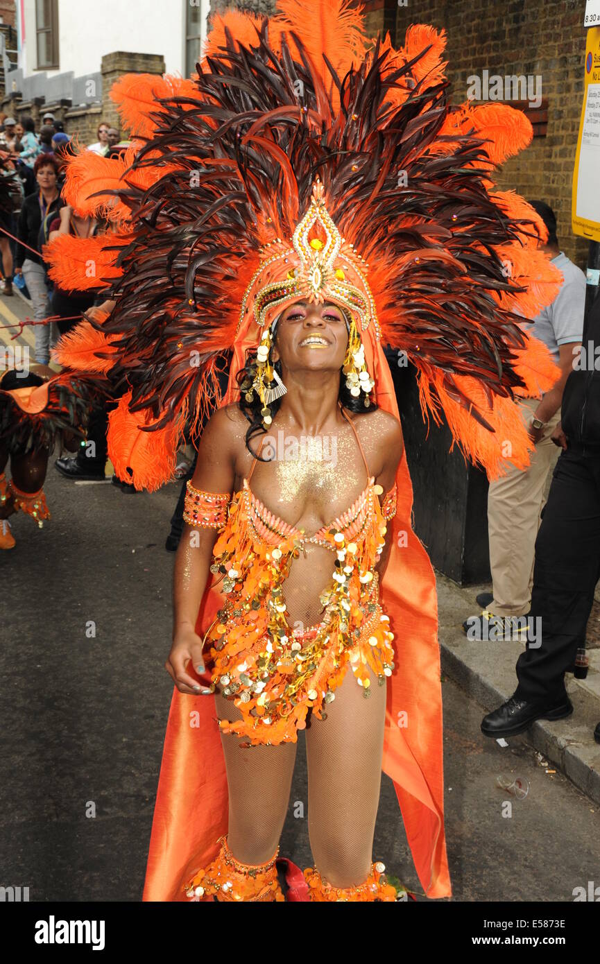 Foto einer Frau tanzen in 2012 London Notting Hill Carnival Stockfoto