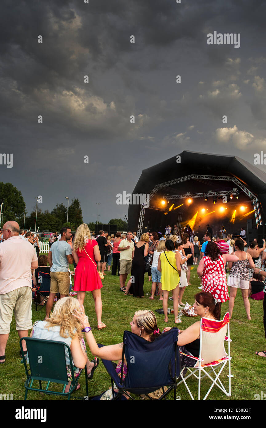 Schlechtes Wetter nähert sich die Brentwood-Festival. Stockfoto