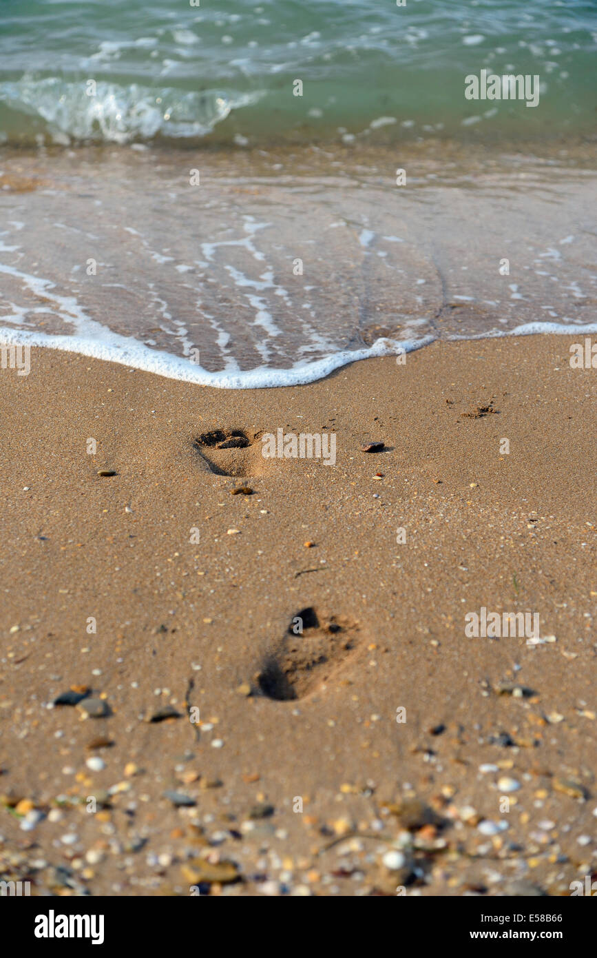 Fußabdrücke auf der Sommer-Strand Stockfoto