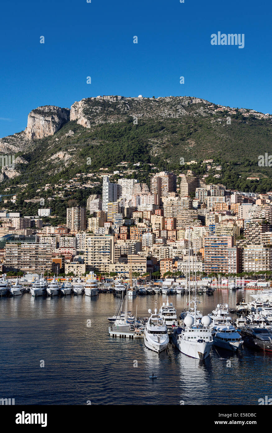 Ansicht von Fontvieille und Hafen Yachten, Monaco Stockfoto