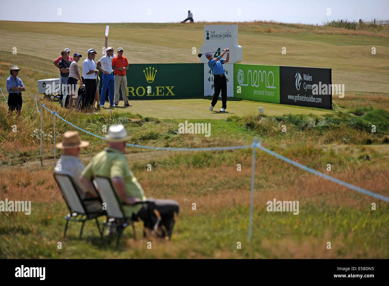 Porthcawl, Wales, UK. 23. Juli 2014. Die Spieler üben auf das 4. Loch heute vor The Senior Open Golfturnier im The Royal Porthcawl Golf Club in South Wales, die Morgen beginnt. © Phil Rees/Alamy Live News Bildnachweis: Phil Rees/Alamy Live-Nachrichten Stockfoto