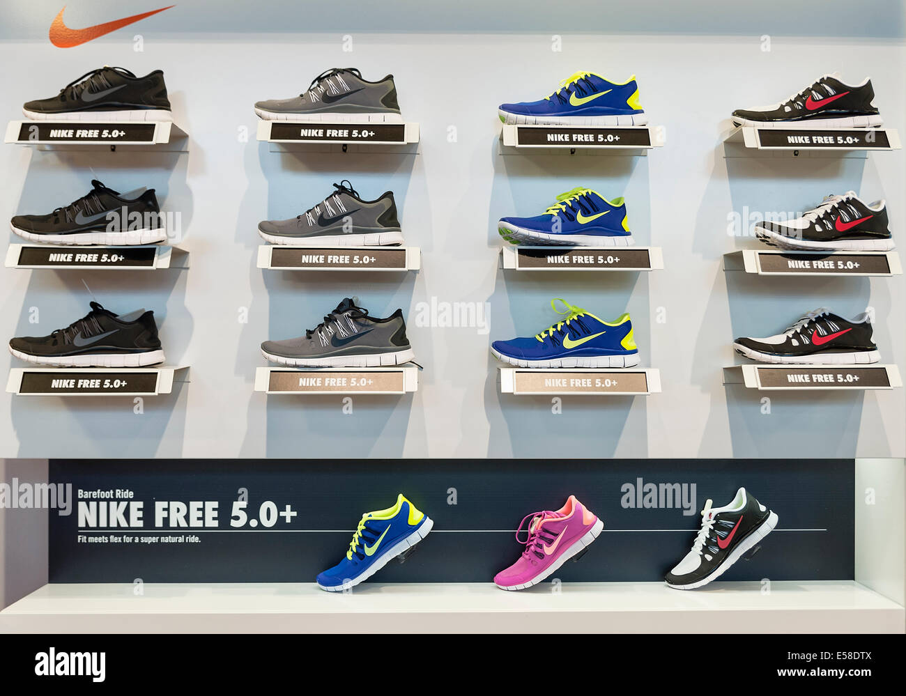 Nike Free Laufschuh-Display in einem Nike Store. Stockfoto