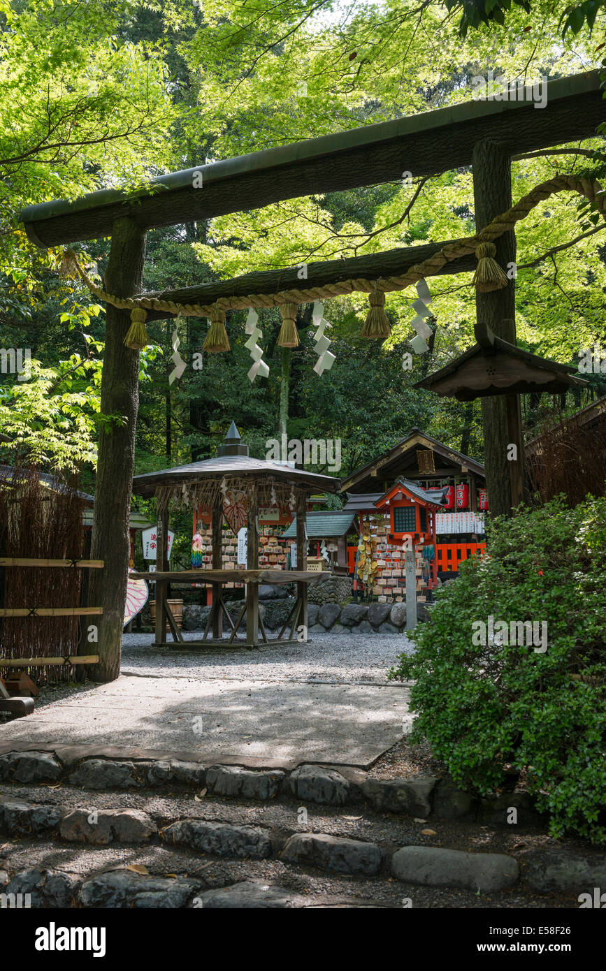 Torii-Tor im Nonomiya-Schrein in Kyoto Bambuswald, Japan Stockfoto