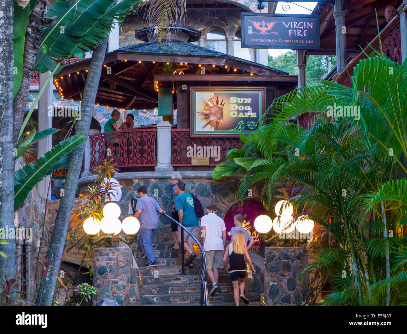 Mongoose Junction einkaufen & Essen Komplex in Cruz Bay auf der Karibik Insel St. John in den US Virgin Islands Stockfoto