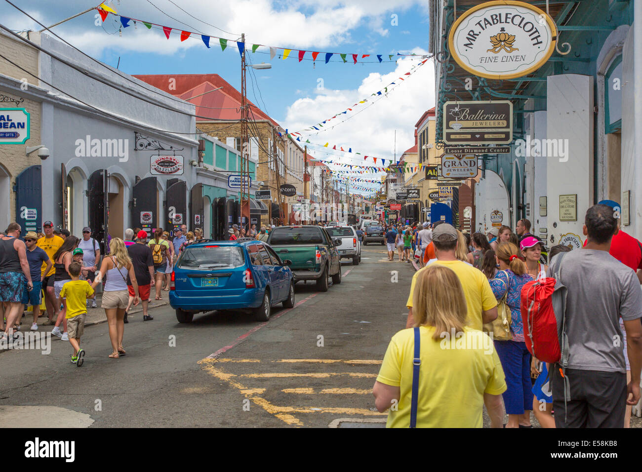 Voll ausgelastet Dronningens Gade oder Main Street in Charlotte Amalie auf der Craibbean Insel St. Thomas in den US Virgin Islands Stockfoto