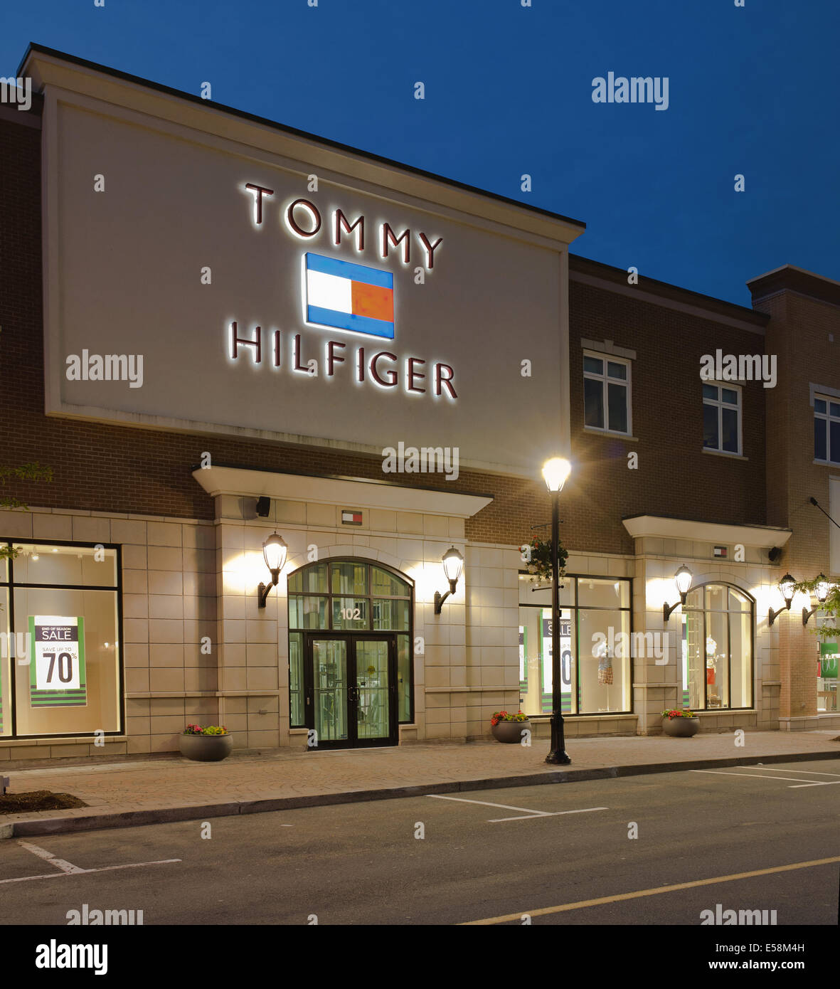 DARTMOUTH, Kanada - 20. Juli 2014: Tommy Hilfiger Verkaufsstelle. Tommy Hilfiger Corporation ist ein Einzelhandelsunternehmen, die ab 1985 Stockfoto