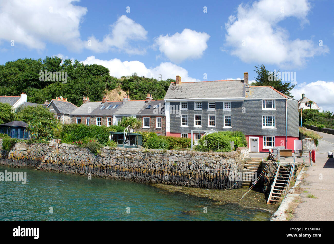 Waterside Häuser im Dorf Flushing, Bucht Falmouth, Cornwall, UK Stockfoto