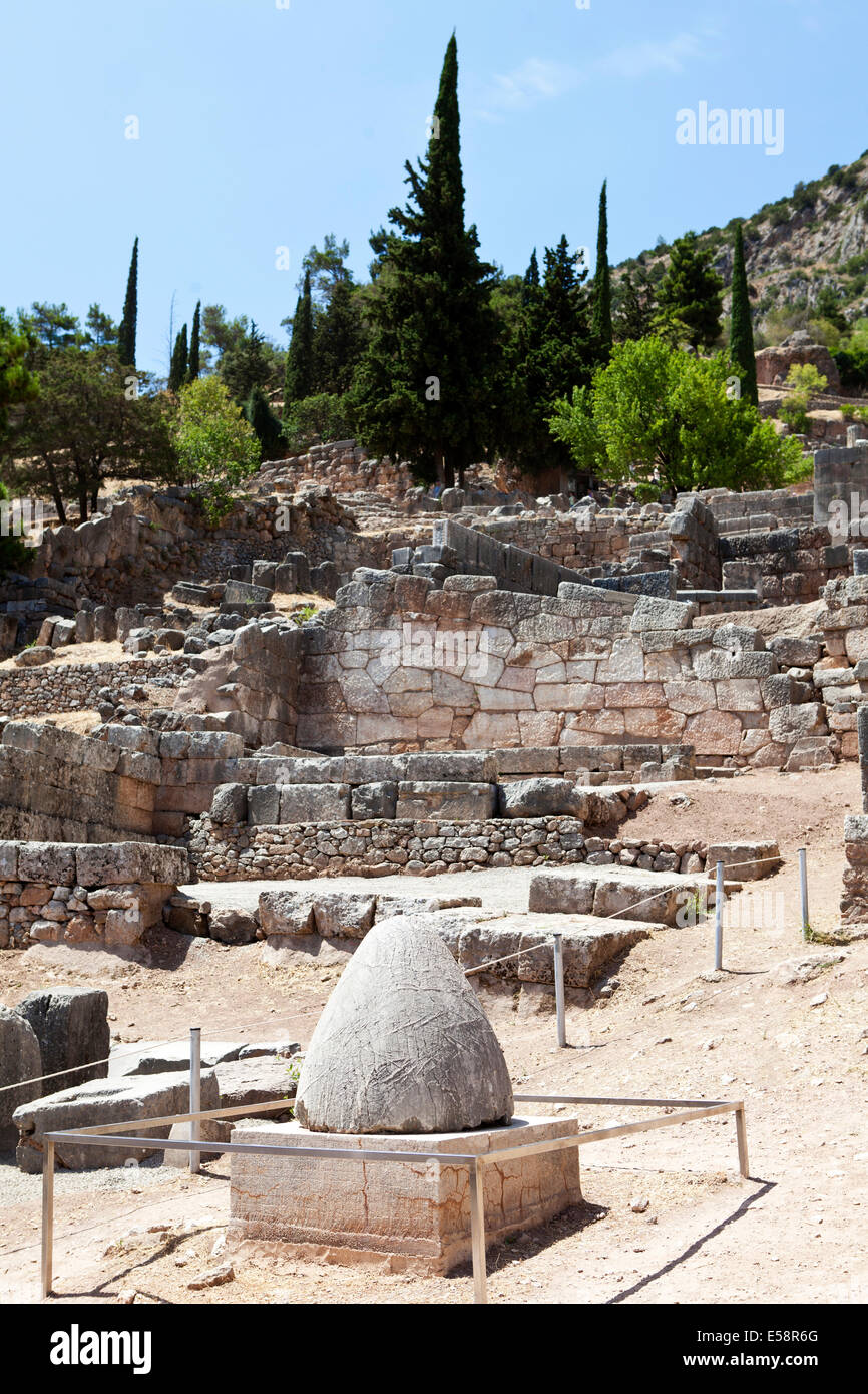 Ruinen von Delphi, Omphalos Stockfoto