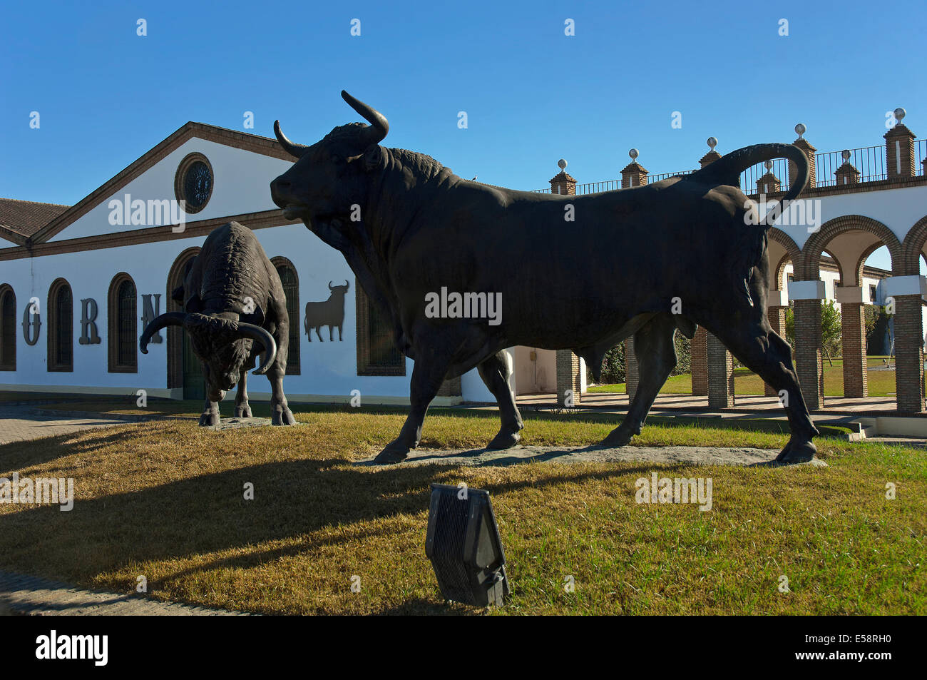 Osborne Keller-Bull Denkmal, El Puerto De Santa María, Provinz Cádiz, Region Andalusien, Spanien, Europa Stockfoto