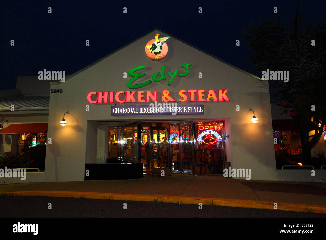 Edy der peruanischen Stil Holzkohle gegrillten Hähnchen (Pollo a la Brasa) und Steak-Fast-Food-Restaurant, Arlington, Virginia, USA Stockfoto