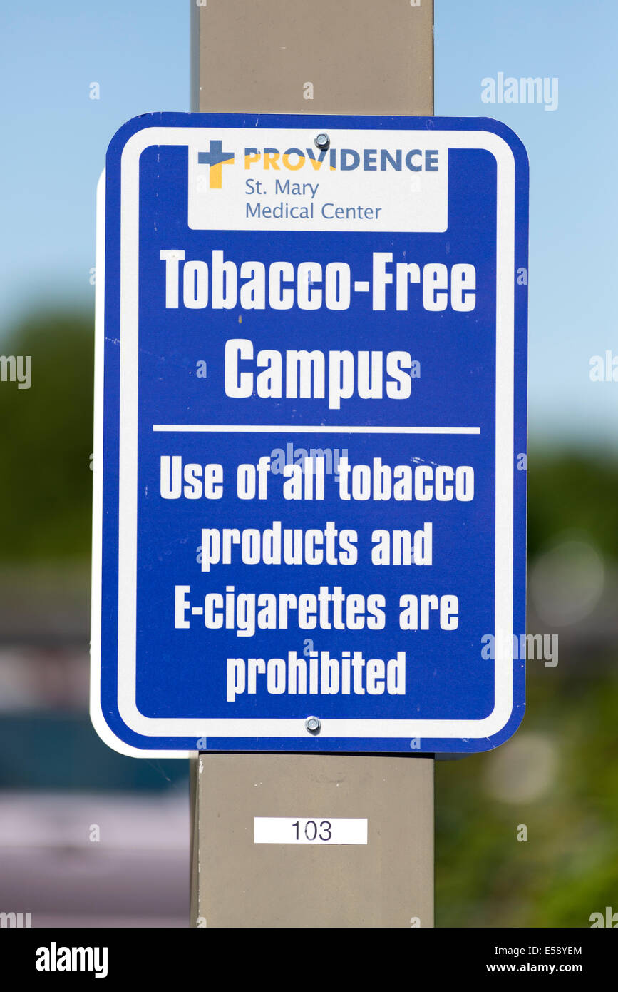 Tabakfreies Campus Schild am St. Mary Medical Center, Walla Walla, Washington. Stockfoto