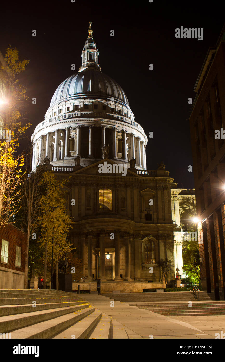 Str. Pauls Kathedrale bei Nacht, London, England Stockfoto