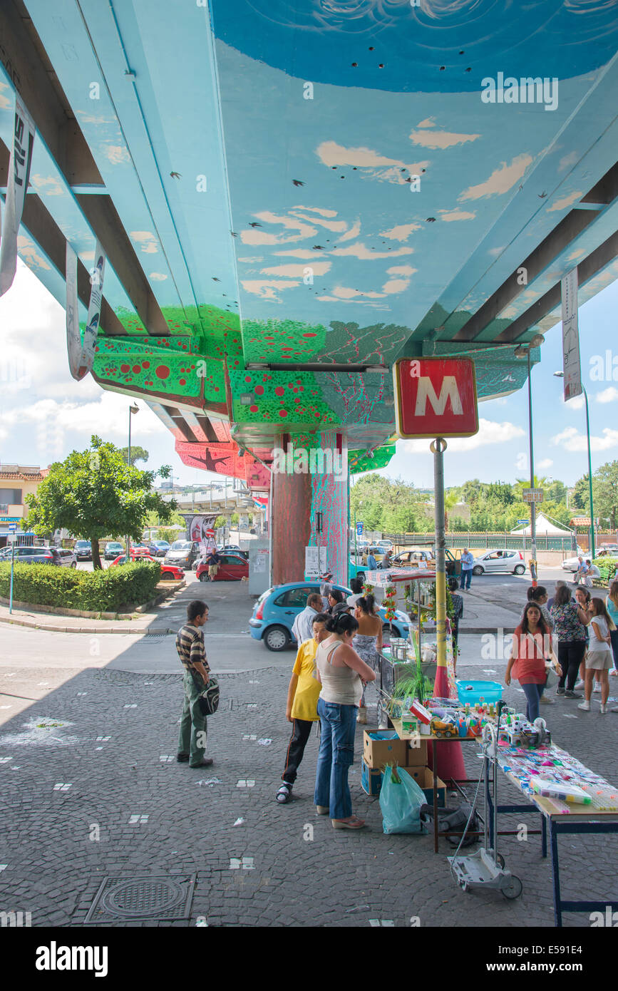 Neapel, Italien, 23.Juli: der Bürgermeister hat die besten Schriftsteller in der Stadt, die u-Bahn Brücke, die zu der Veranstaltung zu malen autorisiert "F Stockfoto