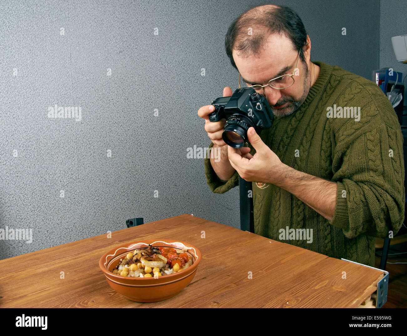 Foto-shooting Essen. Fotograf im studio Stockfoto