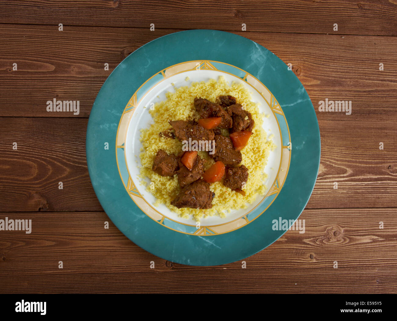Marokkanische Tajine mit zartem Lammfleisch und Couscous ...