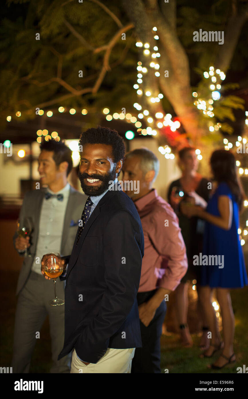 Mann lachend auf party Stockfoto