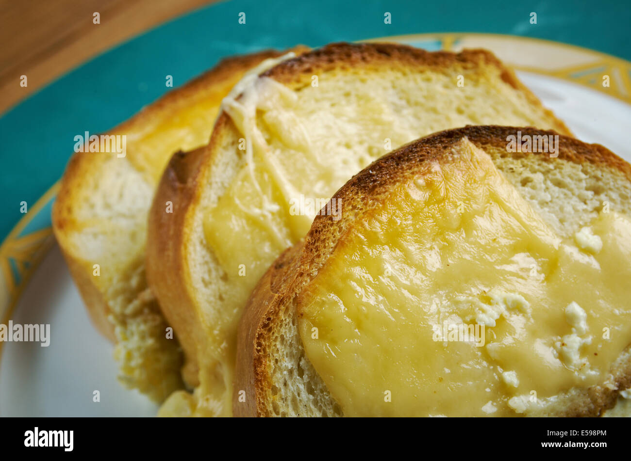 Freiburger Ramequin - Deutsch gebackenen Käse, Creme mit geröstetem Brot Stockfoto