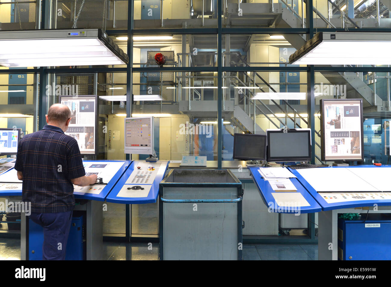 Zentrale Steuerung der Druckmaschine in einer Druckerei Stockfoto